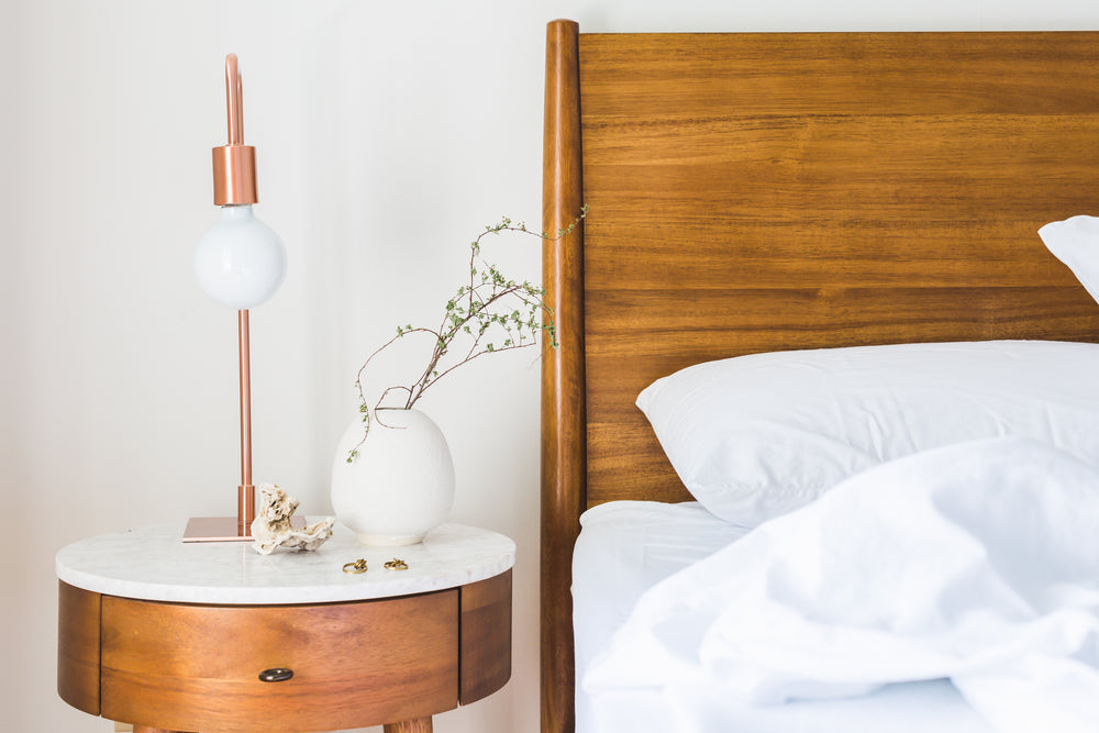 bedroom-side-table-light