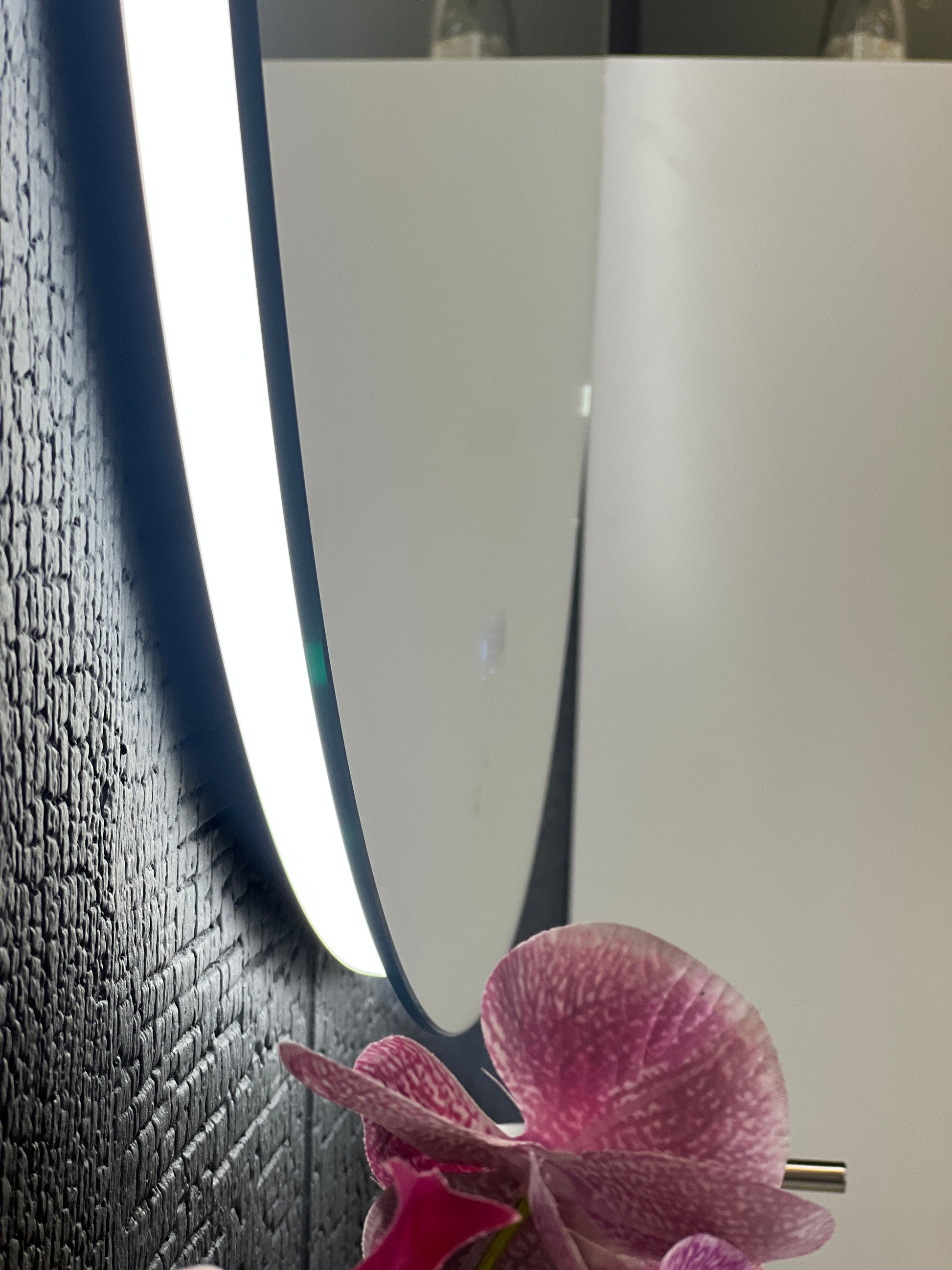 700x700mm Round LED Mirror with Demister Backlit Touch Switch 3 Colours Lighting Frameless