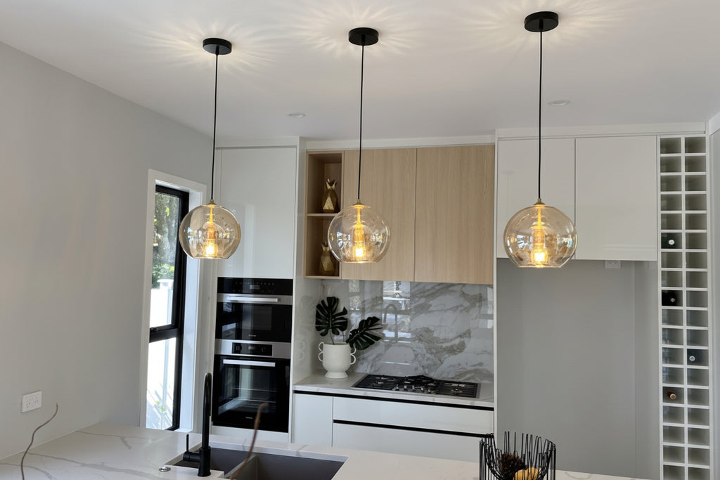 Globe Luciana Single Pendant Light in Clear Glass GX-P133