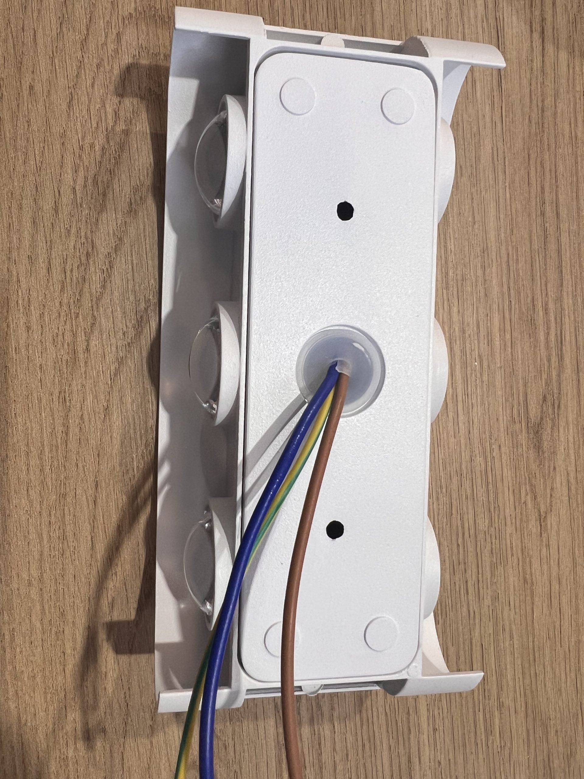 w6018w white upanddown wall light